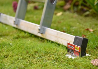 Voorkom dat ladders op gras wegglijden
